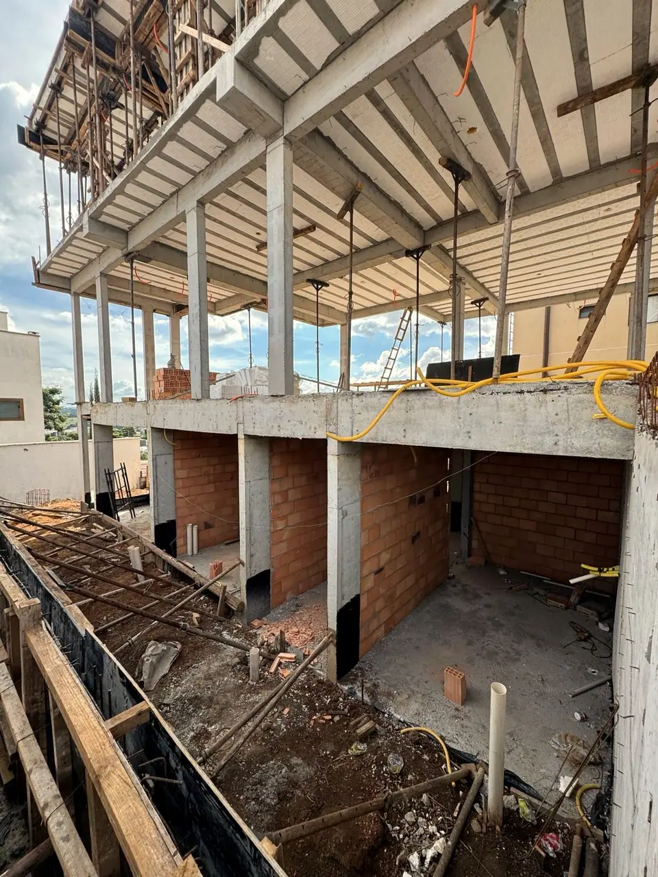Lajes, instalações embutidas e concretagem — Residência Alphaville, registro 16
