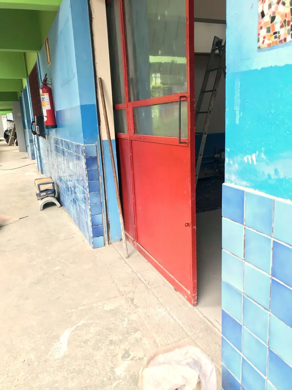 Corredor durante os serviços de manutenção