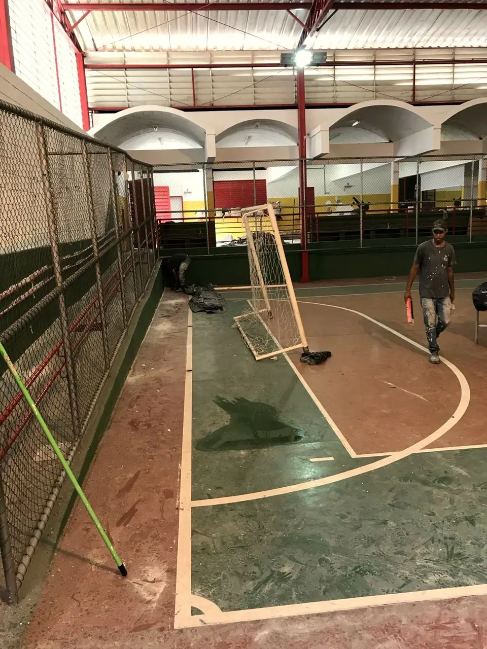 Quadra durante os serviços de recuperação