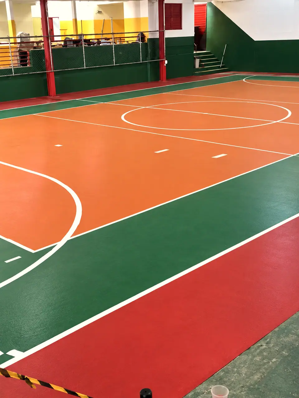 Quadra concluída após renovação de pintura e demarcação