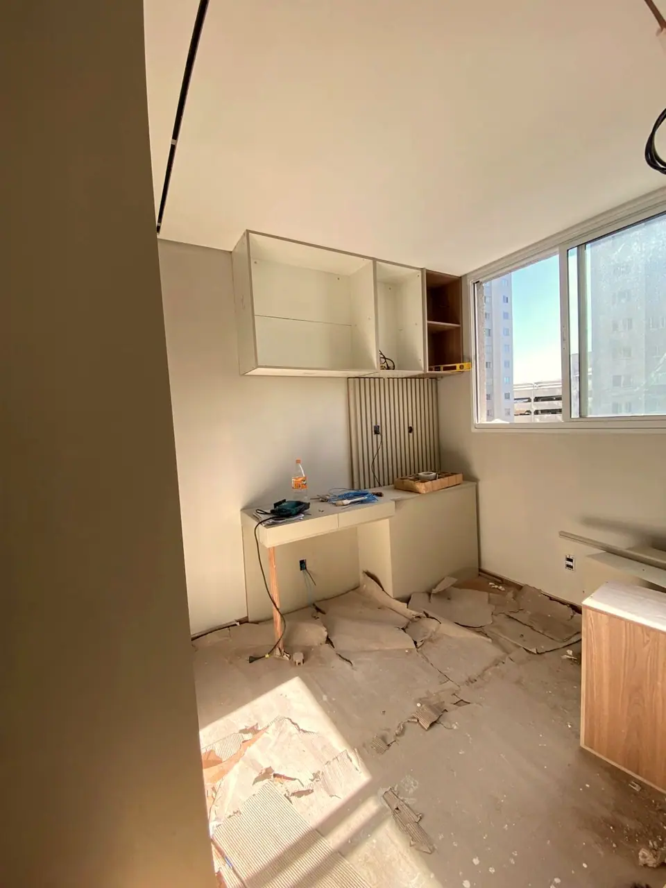 Acabamentos e marcenaria em montagem — reforma do apartamento no Grand Resort Jaraguá, registro 1
