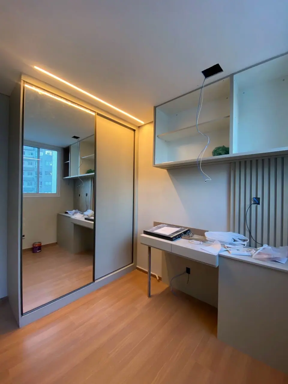 Acabamentos e marcenaria em montagem — reforma do apartamento no Grand Resort Jaraguá, registro 3
