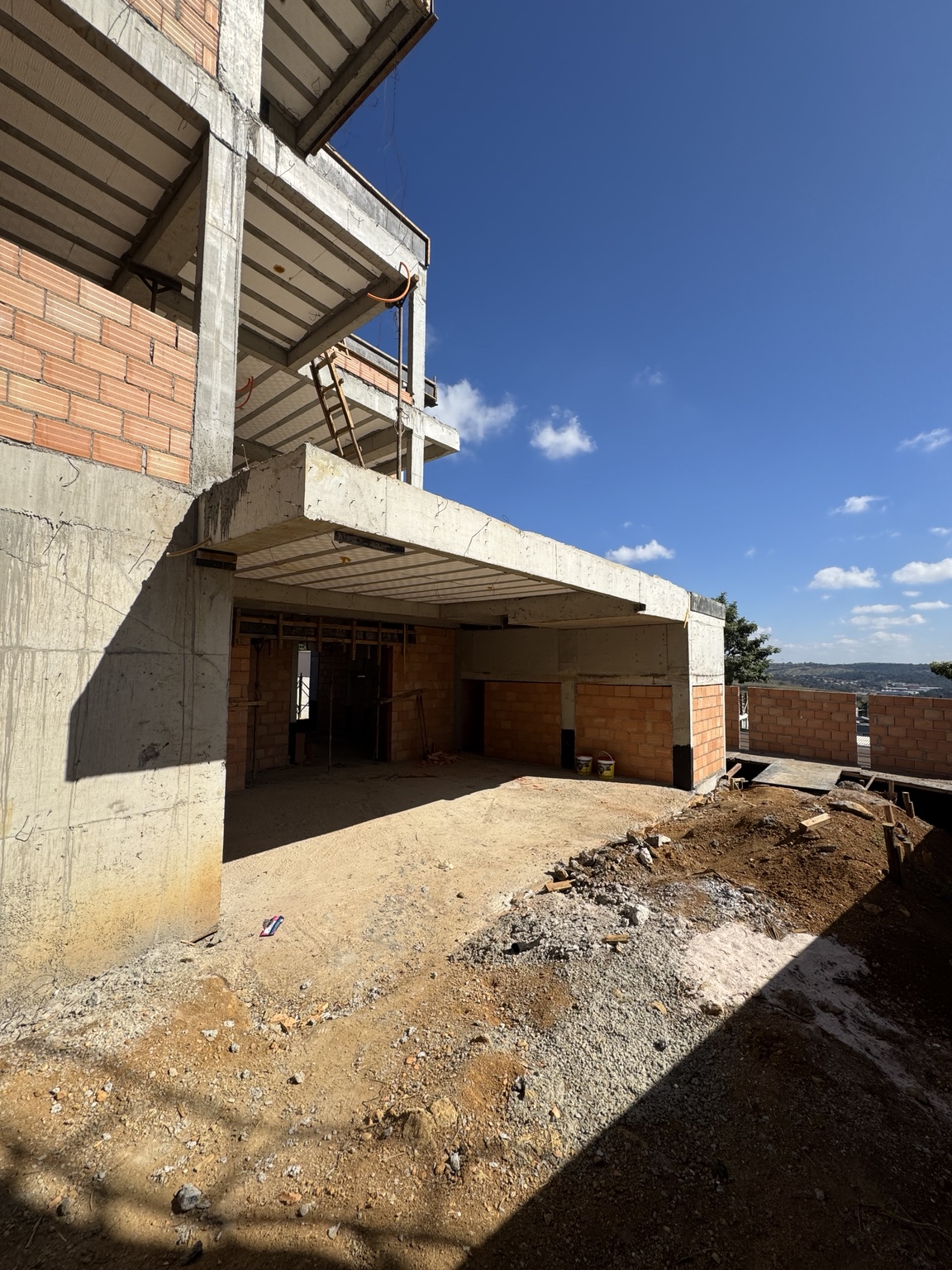 Alvenarias • Vedações • Instalações — Residência Alphaville, registro 2